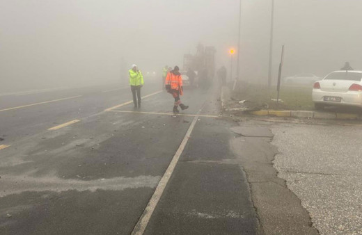 Bolu Dağı’nda sis nedeniyle 3 araç birbirine çarptı: 1 yaralı!