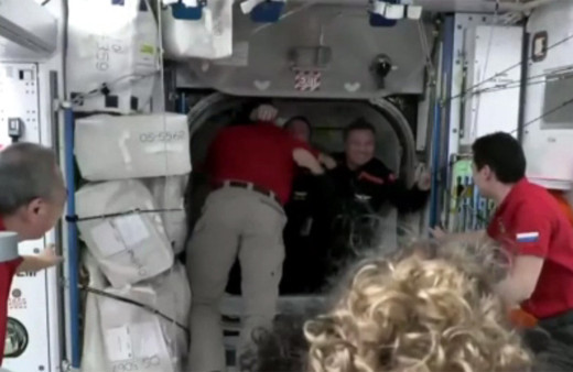 İlk Türk astronot Gezeravcı'nın da yer aldığı Ax-3 ekibi istasyona giriş yaptı