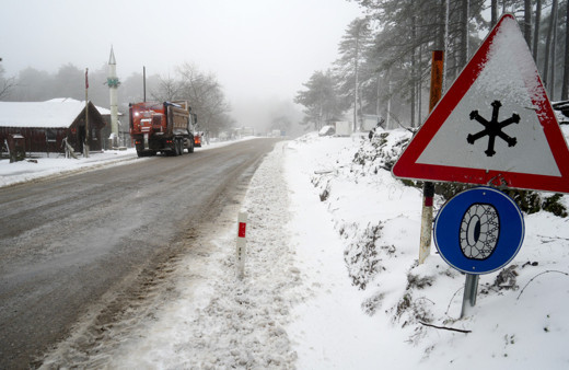 Kazdağları’nda kar yağışı ve tipi hayatı olumsuz etkiliyor