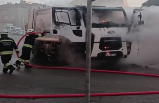 Çorlu'da çöp kamyonu cayır cayır yandı