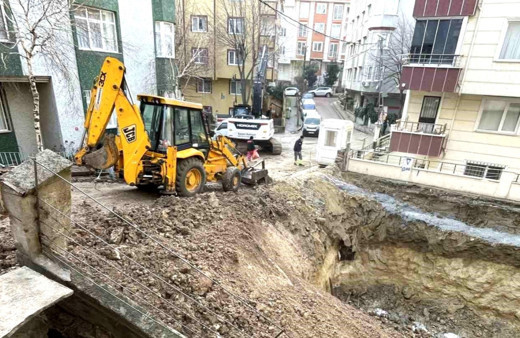 Avcılar'da korkutan olay! İstinat doğru çöktü