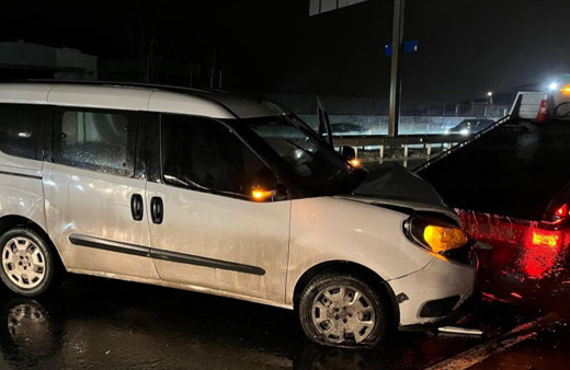 İstanbul'da zincirleme trafik kazası: 1’i ağır 3 yaralı!