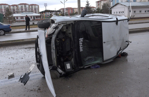 Sivas'taki trafik kazalarında 4 kişi yaralandı!