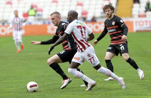 Sivasspor Gaziantep FK maçı 4 golle tamamlandı