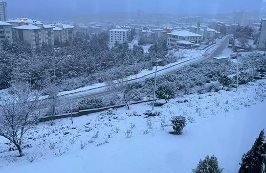 Validen gülümseten 'kar tatili' paylaşımı! Sosyal medyayı salladı