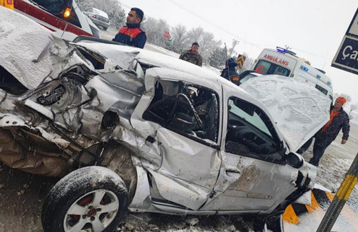 Afyonkarahisar’da trafik kazası: 5 yaralı!