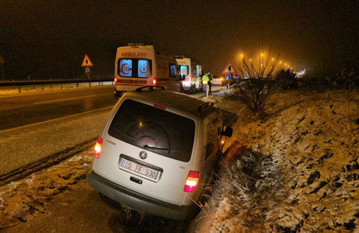 Şarampole devrilen araçtaki 6 kişi yaralandı!