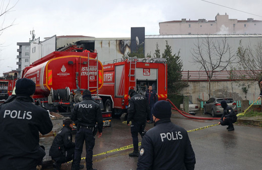 İstanbul'da 3 iş yeri yandı, vatandaş iş yeri sahiplerine tepki gösterdi
