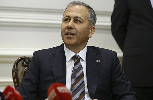 'Kalkan' ve 'Çengel' operasyonları! Bakan Yerlikaya: 9 göçmen kaçakçılığı organizatörü ve 1 ton etil alkol yakalandı