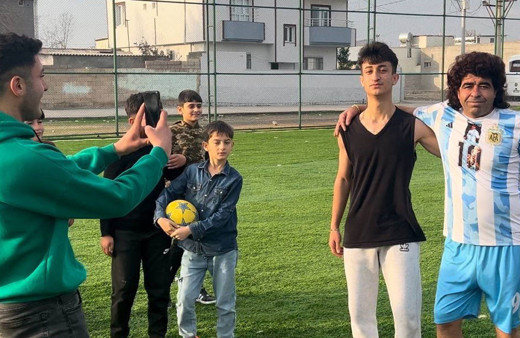 Urfalı Maradona sahalara indi! Maradona'ya benzerliği ile herkesi şaşırtıyor