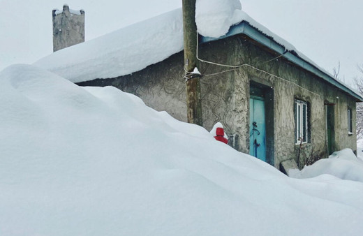 Ağrı'nın yüksek bölgelerinde evler kar altında kaldı