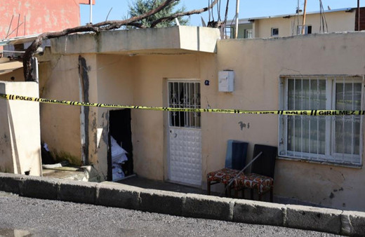 Yabancı uyruklu şahıs zorla girdiği evdeki çocuğu öldürdü, annesini ağır yaraladı!