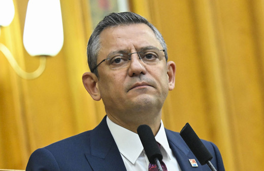 Özgür Özel'den emekliye ek zam açıklaması: En az 17 bin lira olana kadar konuşmaya devam edeceğiz