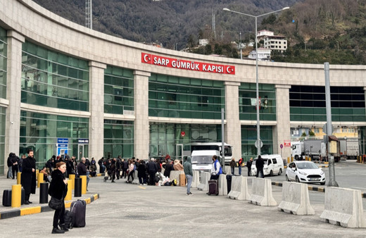 Sarp Sınır Kapısı'ndan 2023'te 6 milyonu aşkın kişi geçti