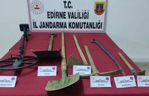 Edirne’de kaçak kazı yapan 4 şüpheli yakalandı