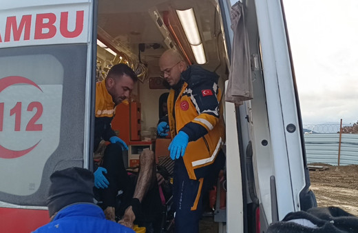 Tuzla'da villa inşaatında toprak kayması: Mahsur kalan işçi kurtarıldı