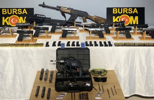 Bursa'da kaçak silah imal eden 2 şüpheli yakalandı!