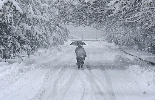 Japonya’da kar kalınlığı yarım metreyi aştı: 800 araç mahsur kaldı!