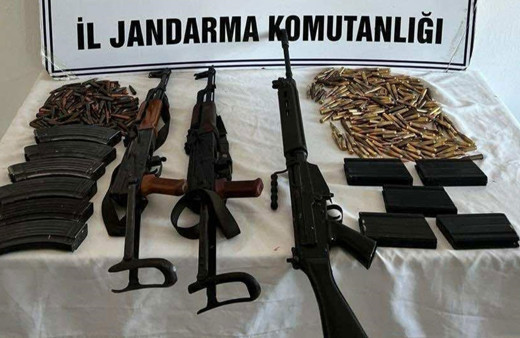 Diyarbakır'da silah ve mühimmat ele geçirildi, 2 zanlı tutuklandı!