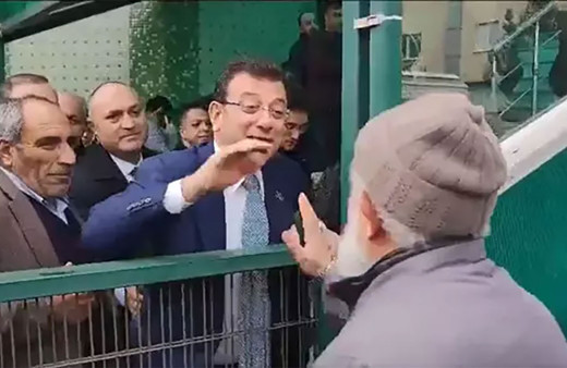 Ekrem İmamoğlu'na Cuma namazı girişinde 'riyakarlık' tepkisi! İmamoğlu'ndan 'başkası gibi hava atmaya gelmem' cevabı