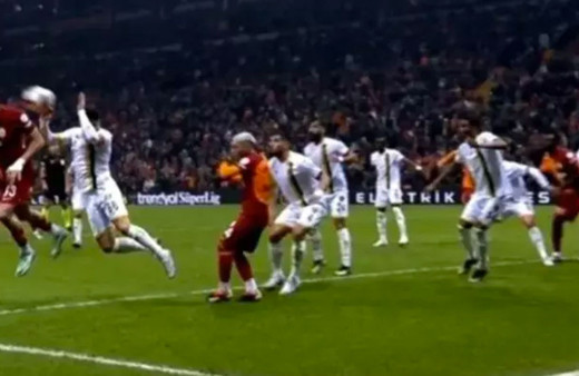 Erman Toroğlu: Galatasaray'ın kazandığı ilk penaltı öncesi Torreira faul yaptı