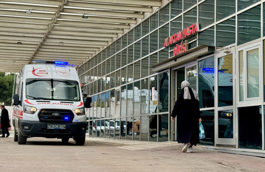 Kafasına yük asansörü düşen işçi yaralandı!