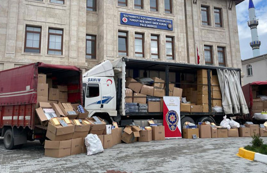 İstanbul'da 2 depoda sahte oto yedek parçaları ele geçirildi