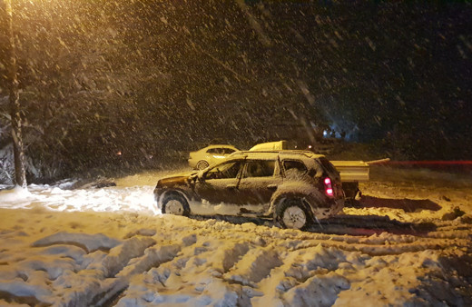 Araç kurtarmaya giden çekici 7 metrelik şarampole yuvarlandı