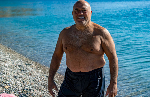 Onu görenler boğuldu sanıp, polisi arıyor