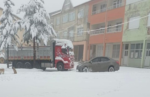 Zonguldak'ın yüksek kesimlerinde kar etkisini sürdürüyor