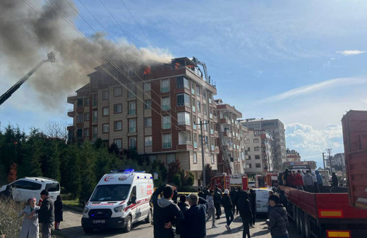 Kocaeli'de 6 katlı binada yangın çıktı!