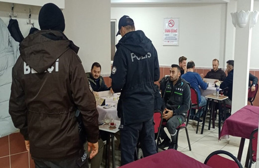 Balıkesir'de polis 15 aranan şahsı gözaltına aldı