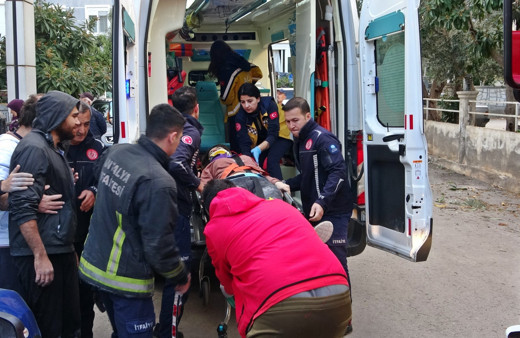 Genç kadın tadilatı yapılan terasında çöken çatının altında kaldı