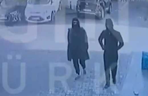İstanbul'da kiliseye saldıran maskeli 2 kişi kamerada! İşte o saldırganlar...