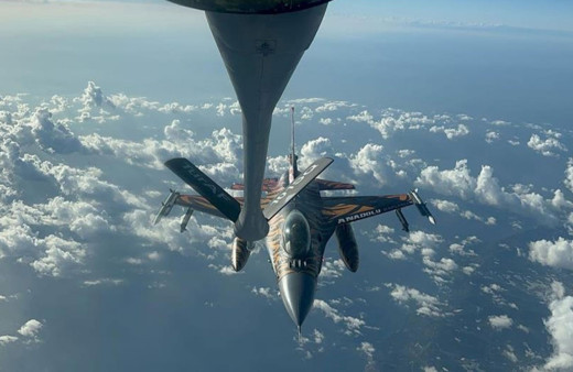 Türk savaş uçakları Kıbrıs’ın güneyinde eğitim görevi icra etti