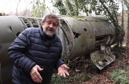 Ankara'da bit pazarından gerçek F-104 savaş uçağı aldı bahçesine koydu