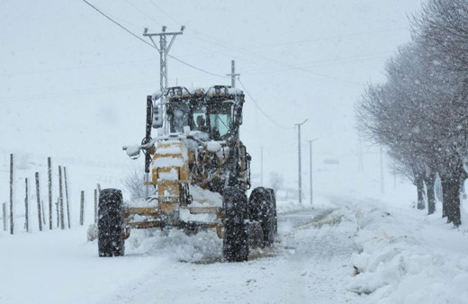 Düzce'de kar nedeniyle 24 köy yolunda ulaşım sağlanamıyor