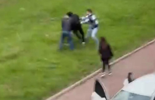 Yol verme kavgasında sevgilisinin gözü önünde 3 kişi tarafından darp edildi