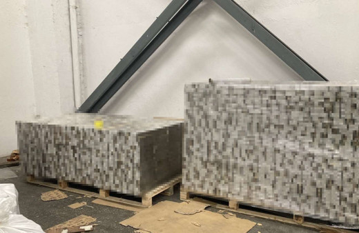 Mobilyalar arasına gizlenen 53 bin 970 paket kaçak sigara bulundu