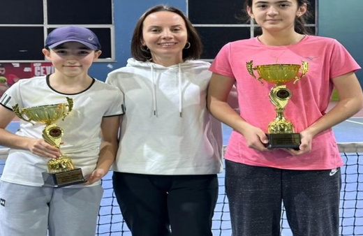 Eskişehirli genç sporcu tenis turnuvasında şampiyon oldu