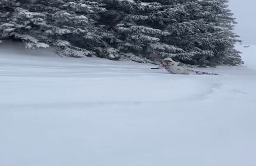 Telesiyej ile çıkarken dengesini kaybetti, sürünerek zirveye çıktı