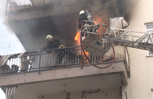 Antalya'da korkutan ev yangını söndürüldü