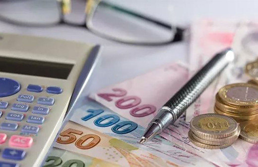 Emekliye 4 bin TL seyyanen zam! Profesör tarih verdi! Asgari ücretle eşitlenecek...