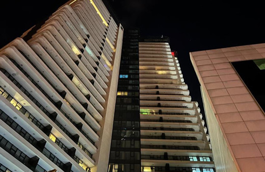 Esenyurt’ta lüks sitenin 23. katından düşen yabancı uyruklu şahıs hayatını kaybetti