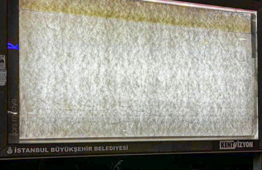 İY Parti'den CHP'ye suçlama! CHP'li belediyelerden anlaşmalı şirkete baskı geldi billboardlar asılamadı