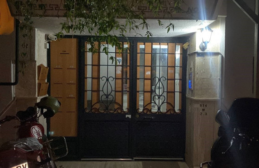 Tartıştığı eşinin kapısına kurşun yağdıran koca tutuklandı