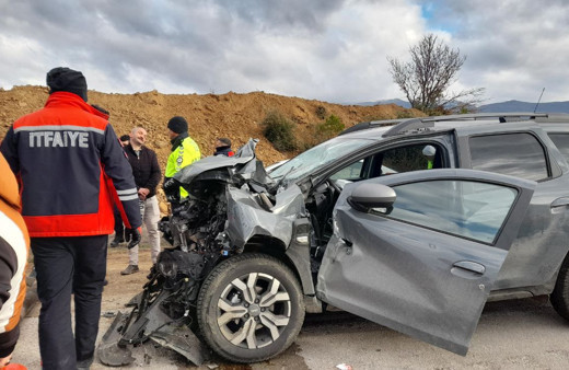 Tokat’ta bir cip kamyona ok gibi saplandı: 1 yaralı
