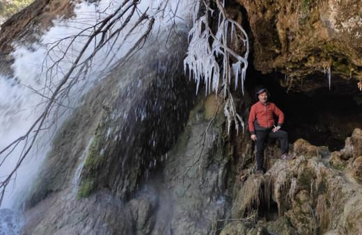 Kahramanmaraş'ta soğuktan buzul sarkıtları oluştu