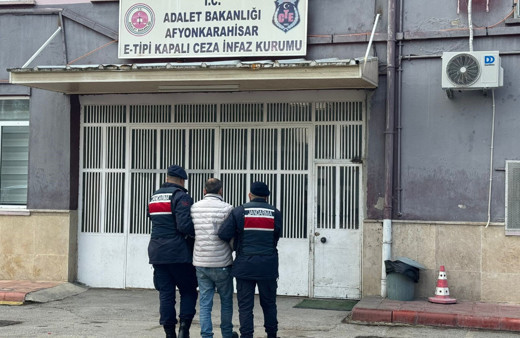 Hırsızlık suçundan 6 yıl hapis cezası ile aranan şahsı jandarma yakaladı