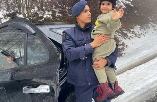 Yalova'da karda mahsur kalan 5 kişilik aile 19 saat sonra kurtarıldı